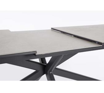 245981 Tisch Pascal_1.jpg